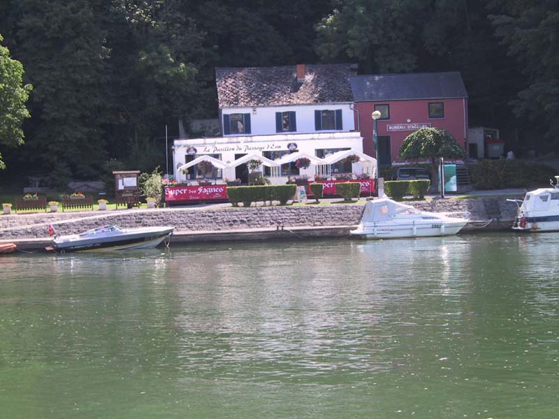 Le pavillon du passage d'eau Waulsort